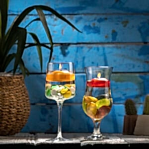 Suyun Üzerindeki Işıltı <br> 4'lü Yüzen Mum